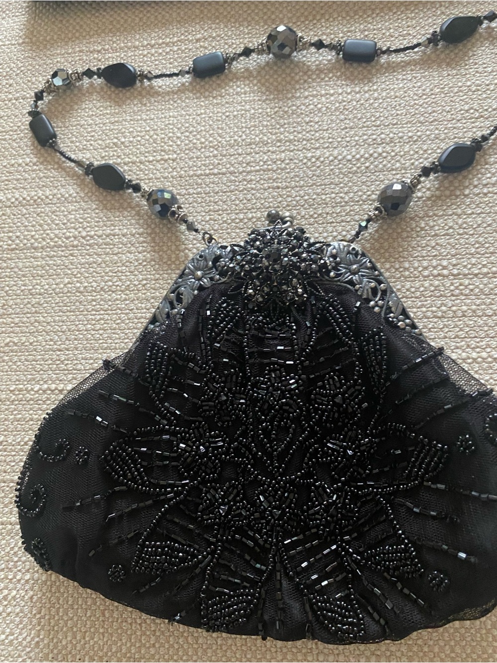 Vintage Todd Anthony Beaded Black Evening Bag with Decorative Frame.
Excellent